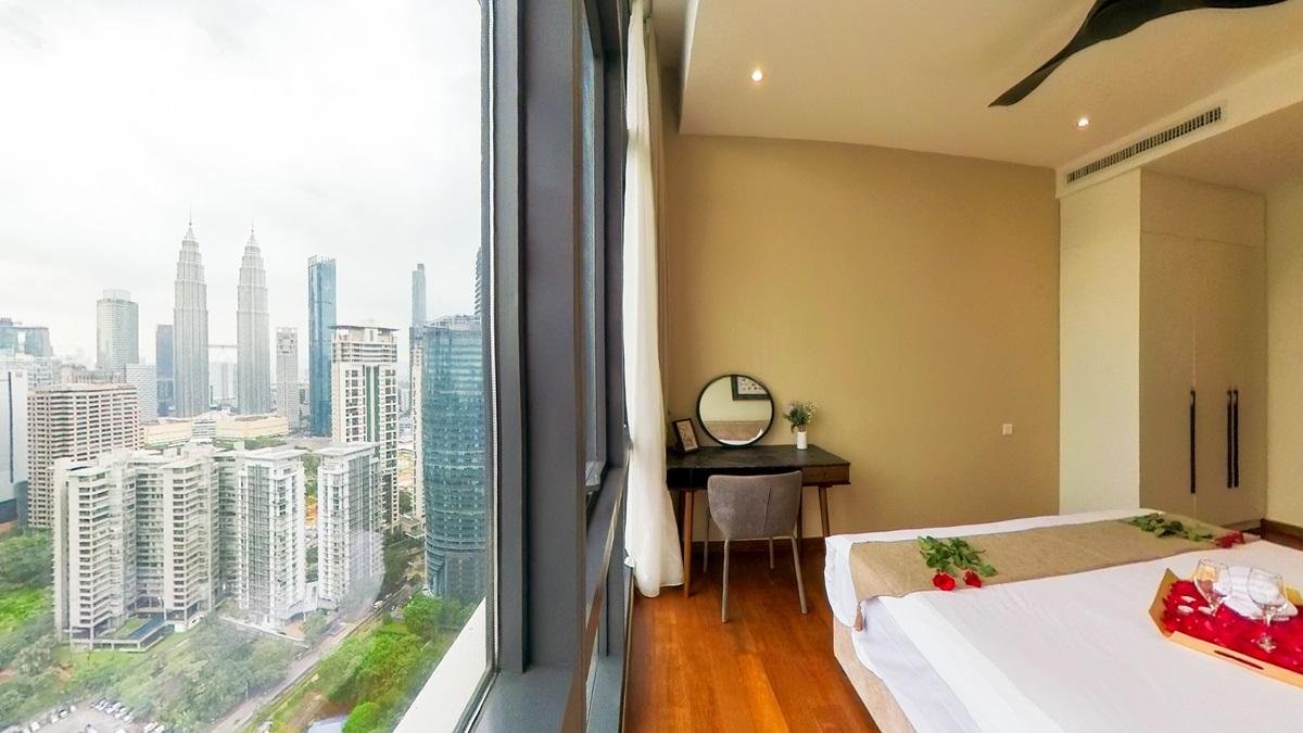 Two-Bedroom Deluxe Apartment with Balcony